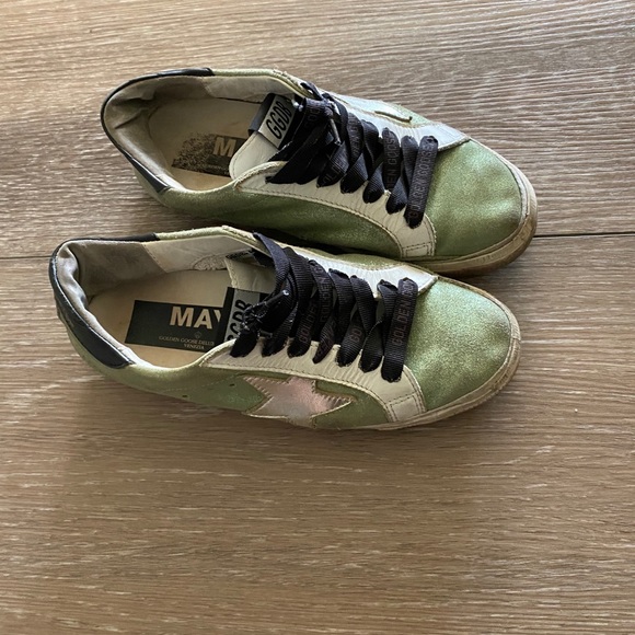 GoldenGoose Deluxe Brand Sneakers - Picture 4 of 6